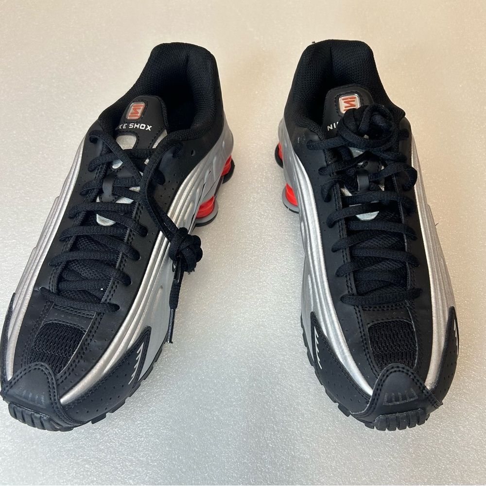 Nike Shox Black and Silver,RED Men's Shoes size 6 US CW2626 005 NEW.